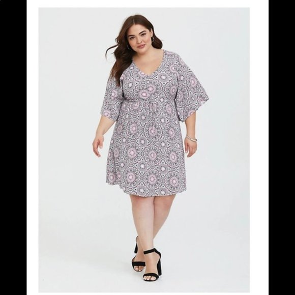 Torrid Ivory Medallion Challis Strappy Dress - Size 1X - Picture 1 of 4
